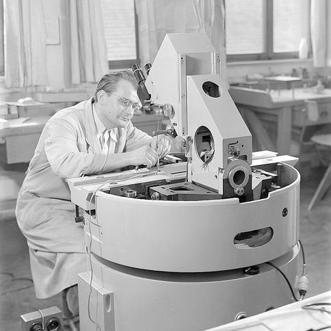Nouveau microscope de mesure universel ZEISS