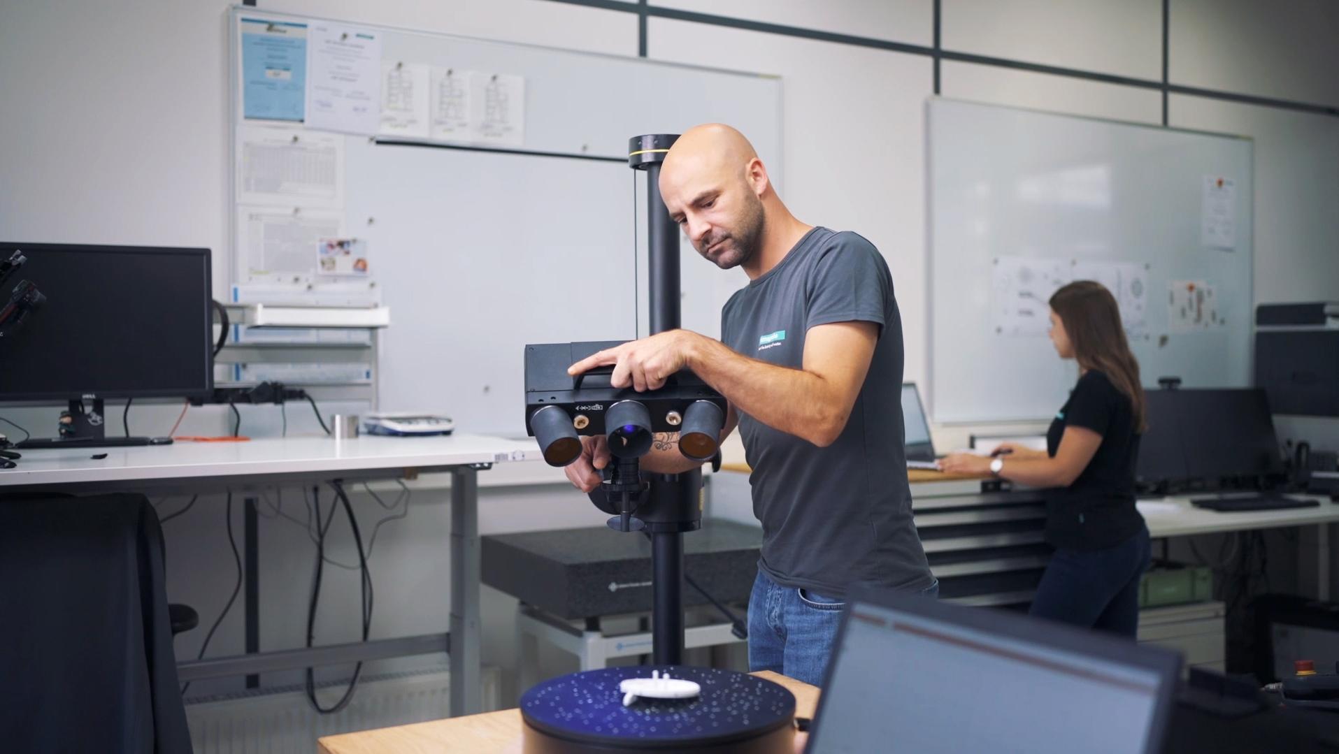 le système de métrologie sans contact et le nuage de points qui en résulte est analysé à l'aide du logiciel d'évaluation ZEISS INSPECT Pro