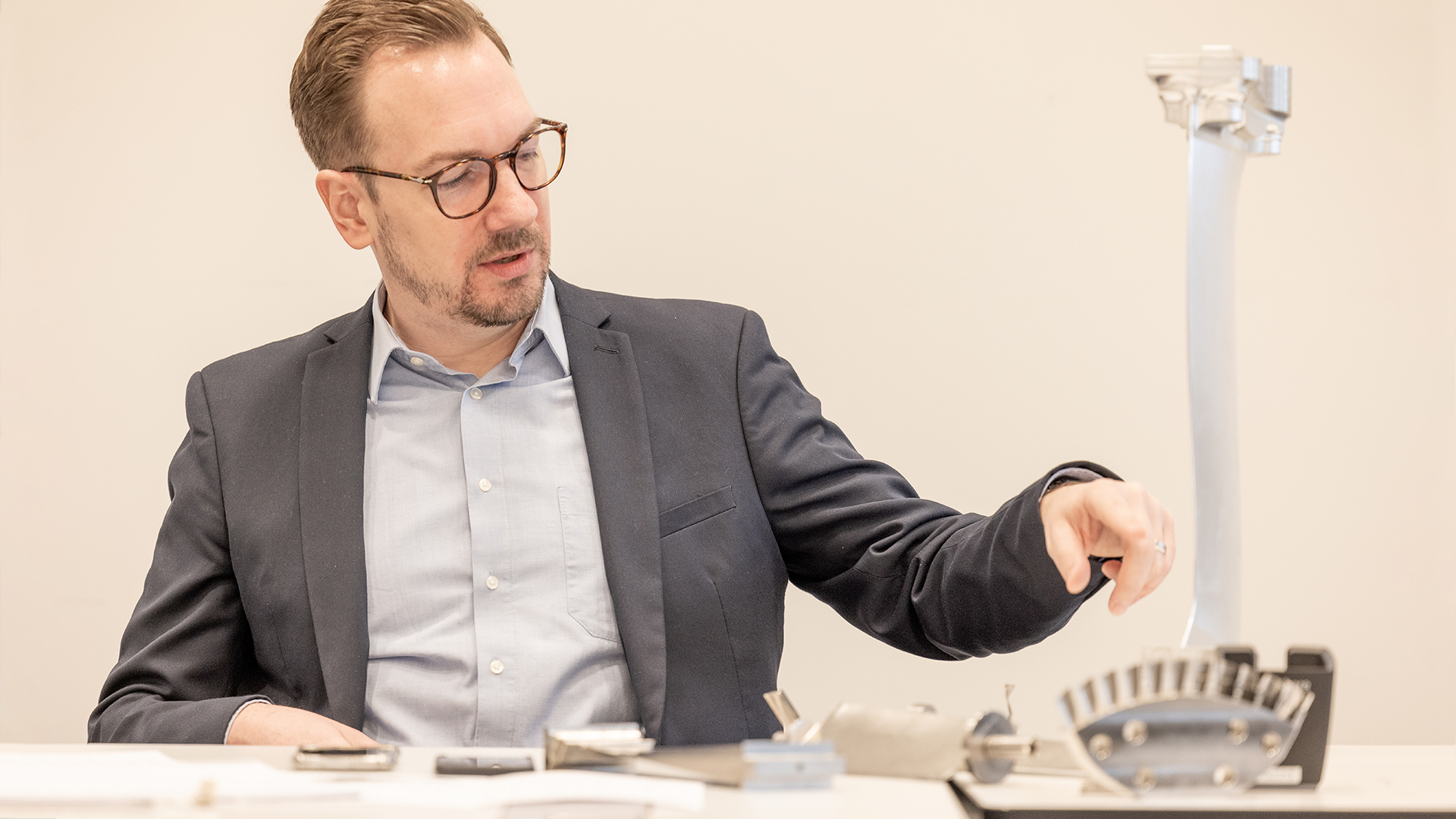 Roland Ziltener parle de l'usinage des aubes de moteur, des blisks et des carters. 