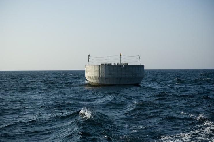 Fondations en béton ancrées en mer