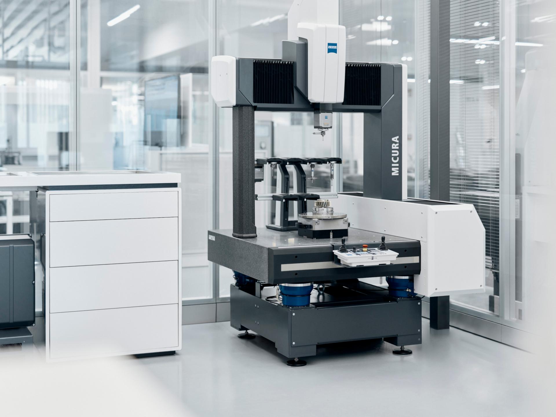 Vitesse de mesure élevée grâce à la grande rigidité de la machine à mesurer tridimensionnelle