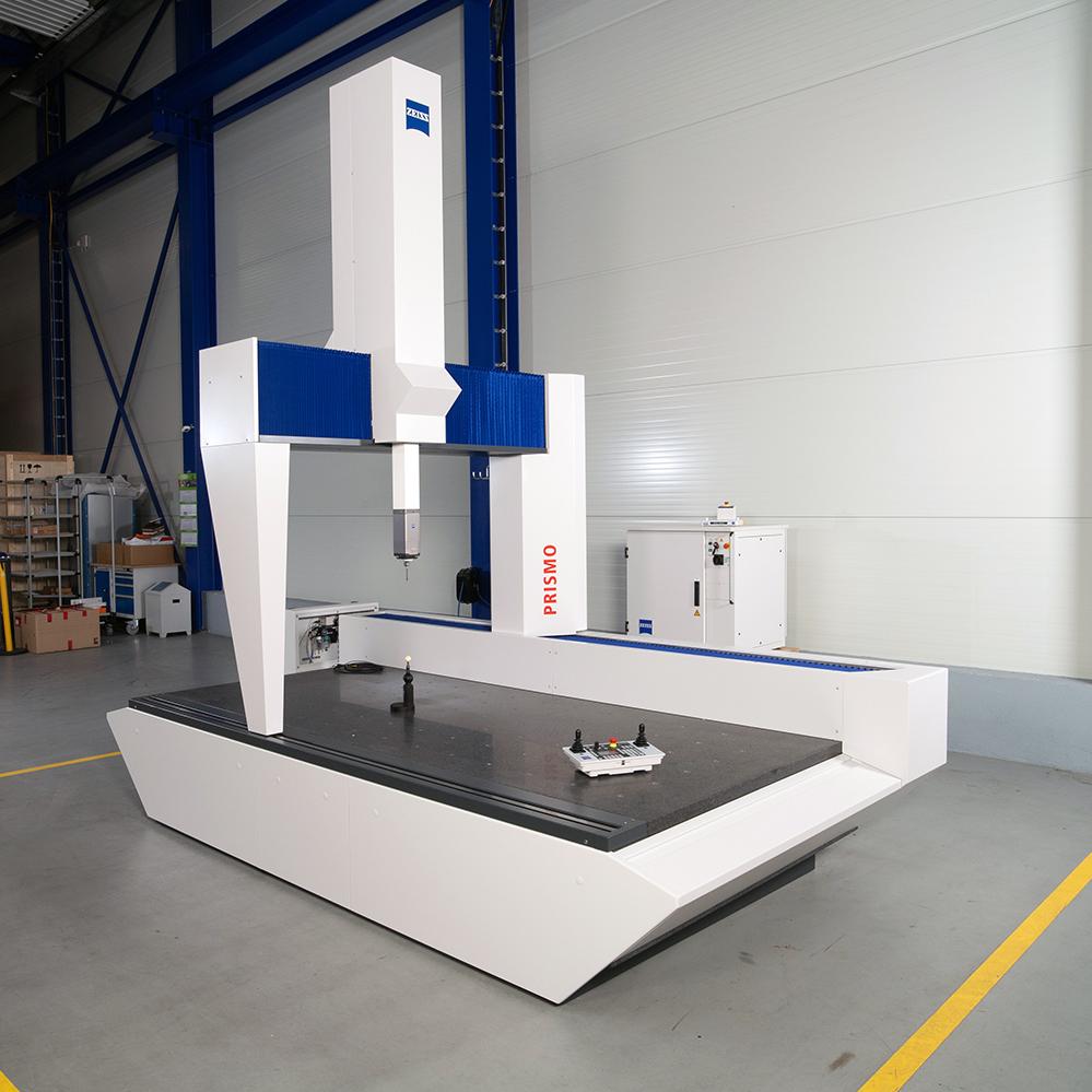 Une fois le processus terminé, la machine à mesurer tridimensionnelle ZEISS Originals est remise à son nouveau propriétaire.