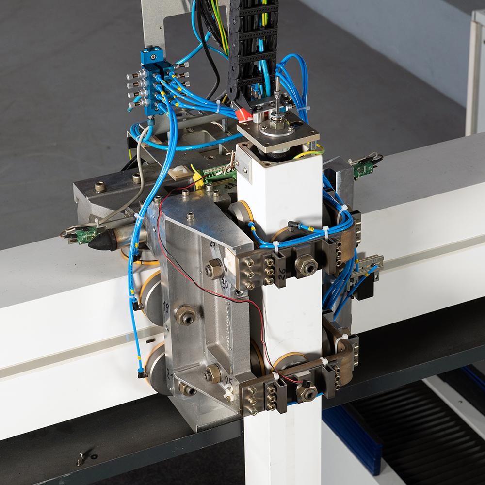 Non seulement le matériel, mais aussi le logiciel de mesure de la machine à mesurer tridimensionnelle d'occasion sont mis à jour.