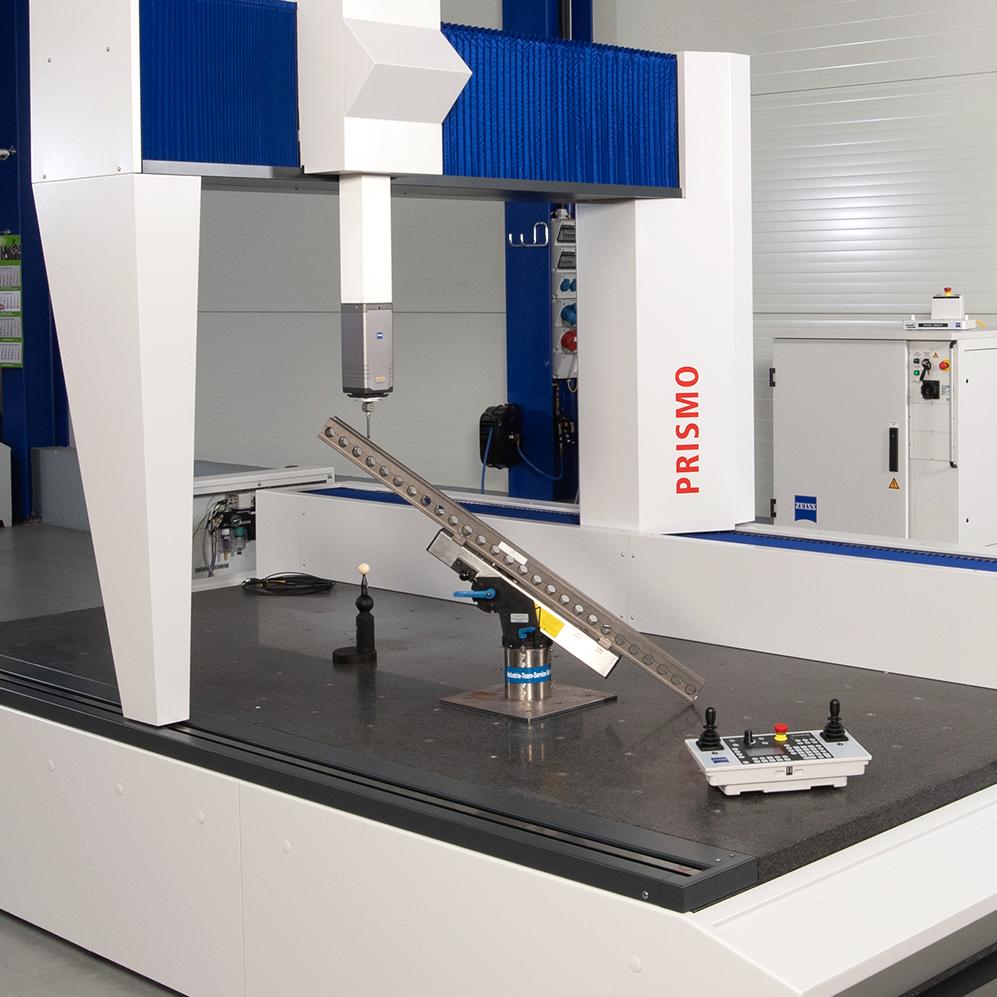 Après un reconditionnement complet, la machine d'occasion est à nouveau testée minutieusement selon les spécifications des machines neuves de ZEISS.