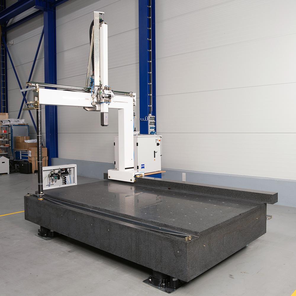 Lors de la phase de reconditionnement, toutes les pièces de la machine à mesurer tridimensionnelle qui présentaient des défauts ou des signes d'usure lors de l'inspection sont remplacées.