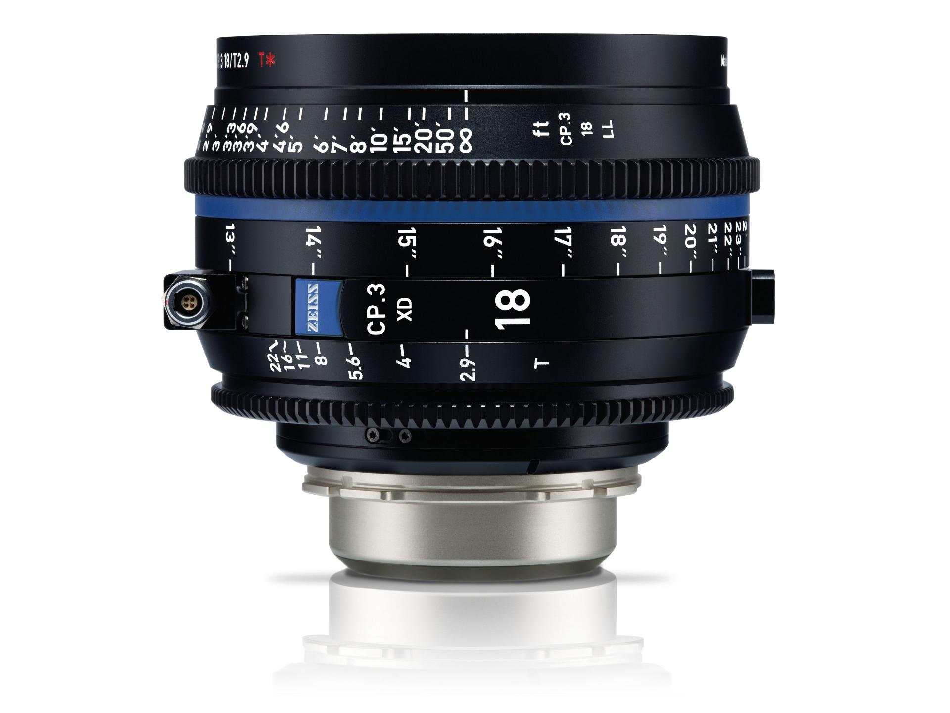 Professional ZEISS CP.3 18mm T2.9 cinema lens with focus and aperture markings displayed on a white background.