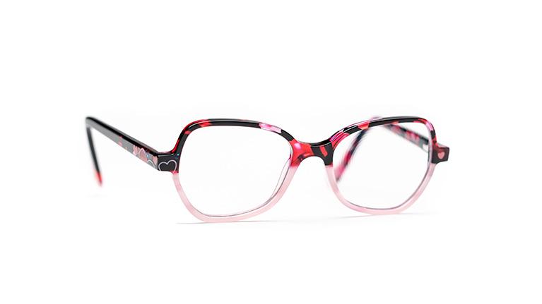 Verres ophtalmiques pour enfants avec une monture noire, rouge et rose à cœurs.