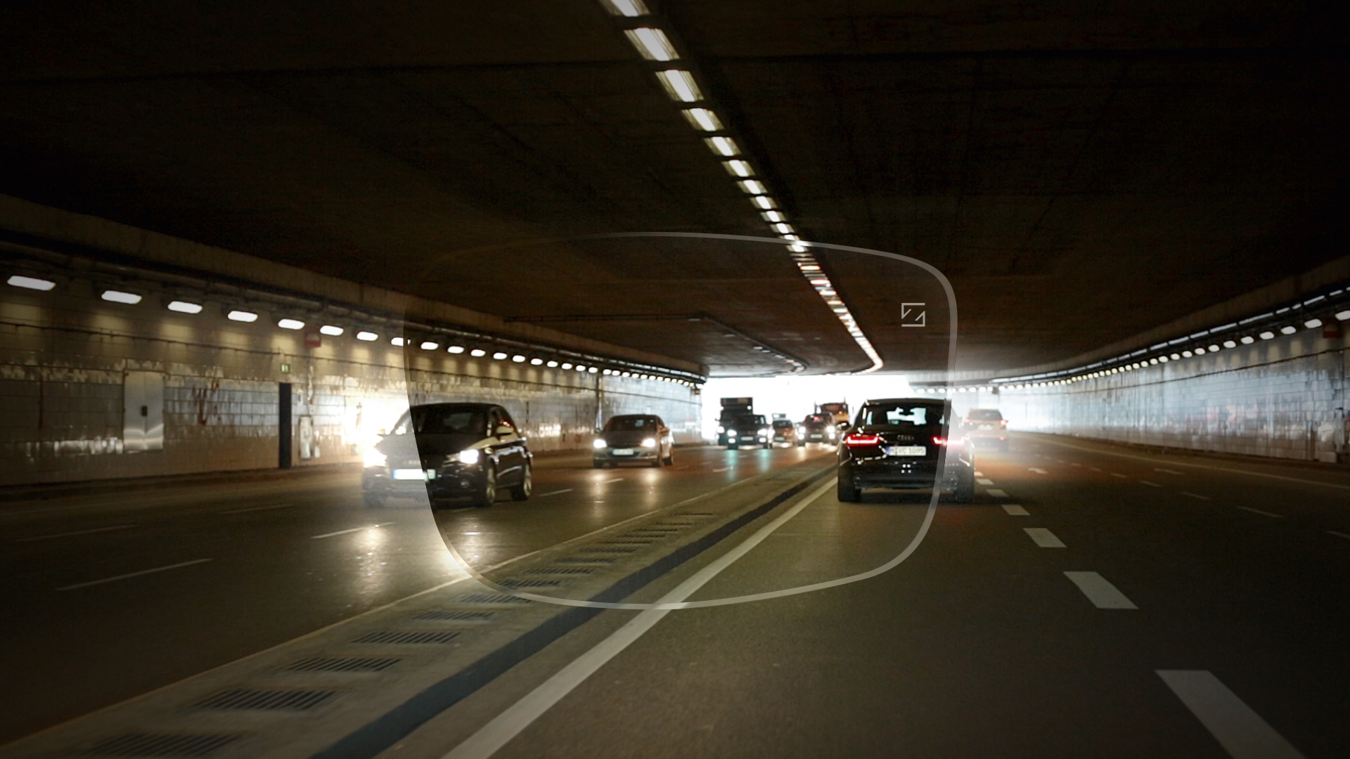 Réduction de l&apos;irritation provoquée par la lumière telle que l&apos;éblouissement et la réverbération