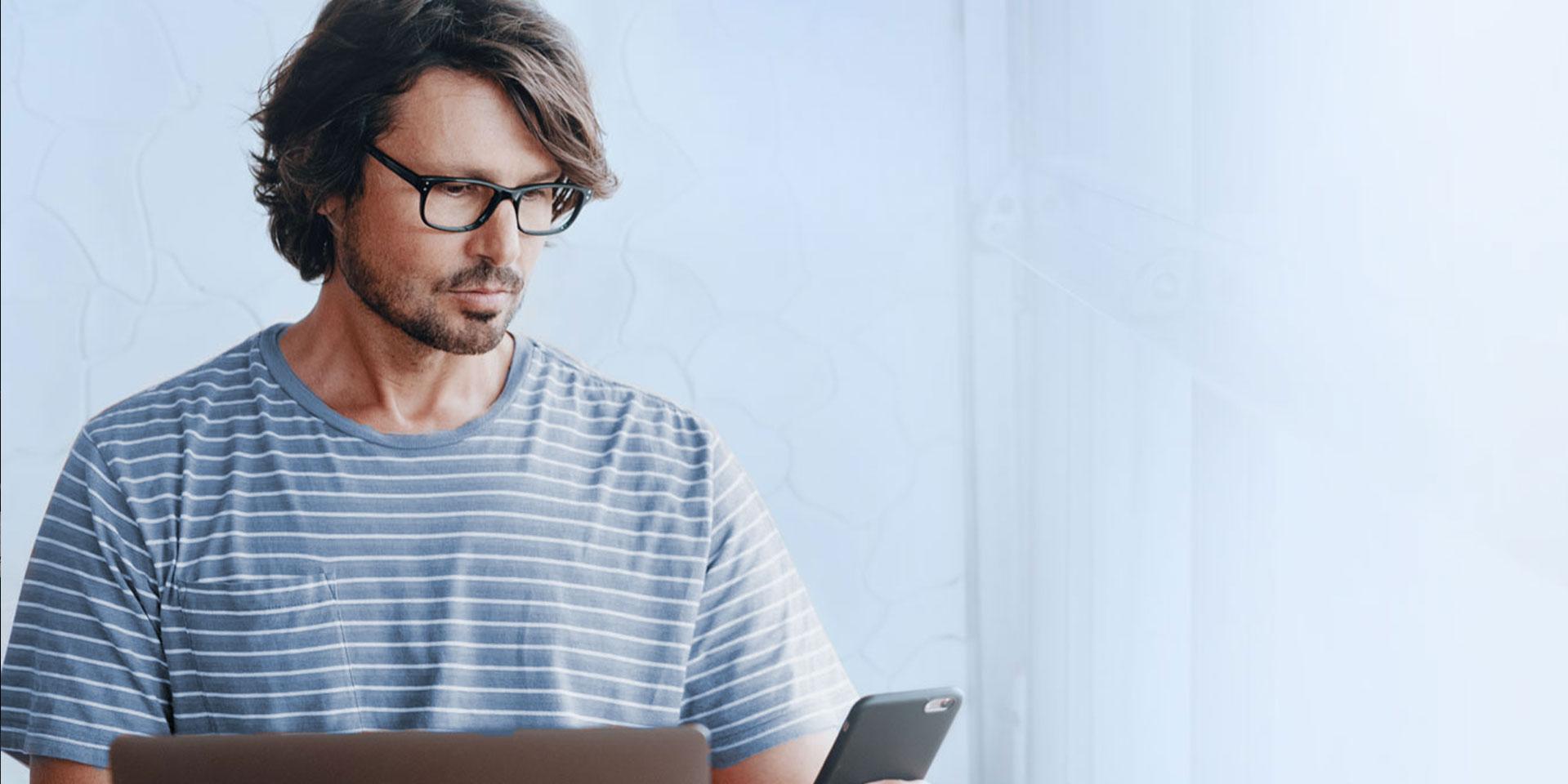 Quelle est la meilleure méthode pour élaborer des verres de lunettes spécialement conçus pour notre mode de vie connecté ?