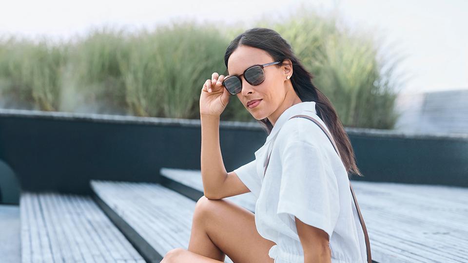 De nombreux porteurs de lunettes sont fatigués d'avoir à passer sans cesse de leurs lunettes habituelles à leurs lunettes de soleil.