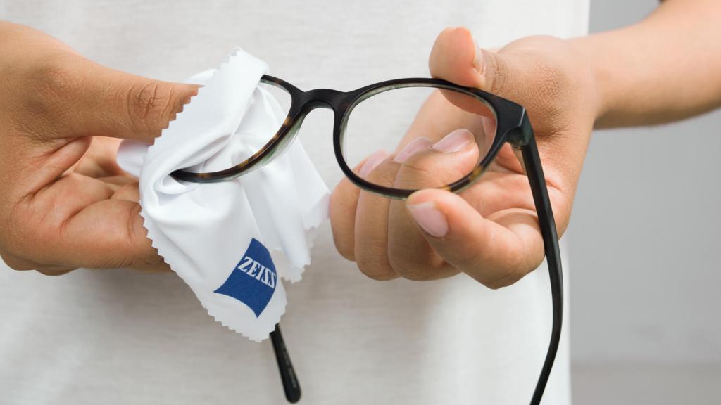 Des lunettes et des yeux de A ZEISS