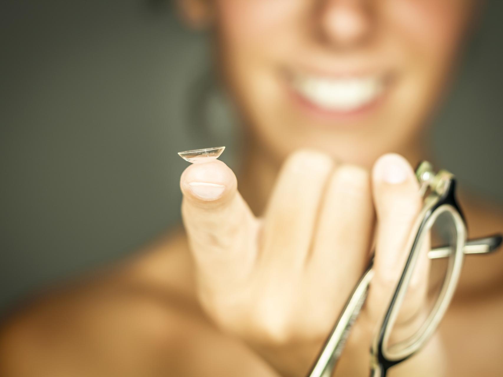L’astigmatisme : lunettes ou lentilles de contact ? 