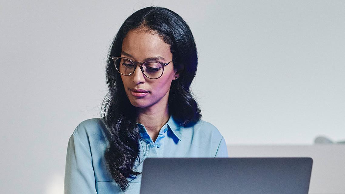 Lunettes pour ordinateur : Protégez vos yeux pendant le travail