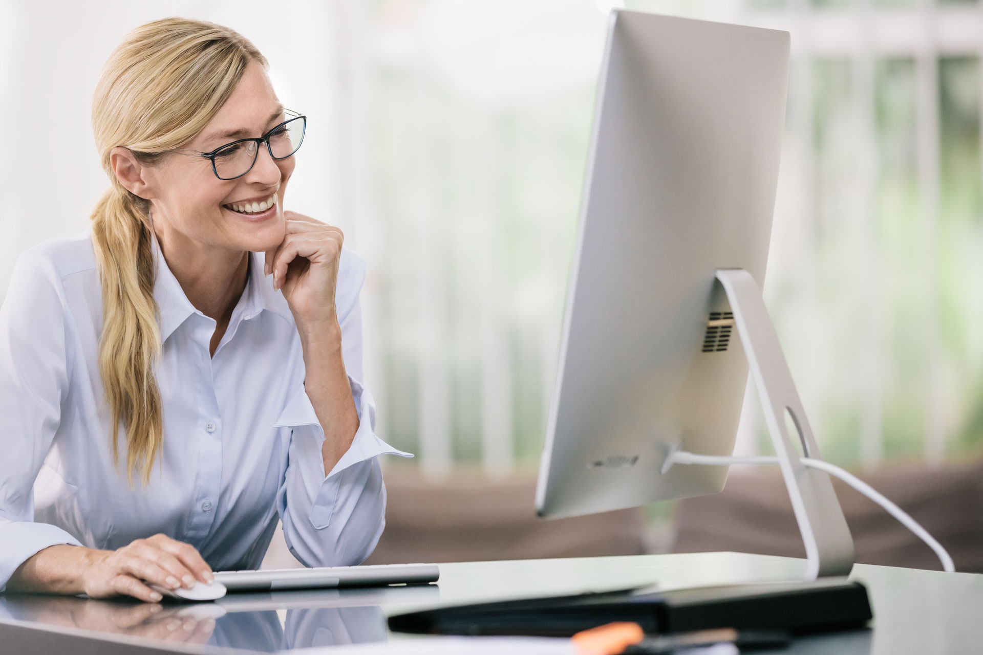 Lunettes pour ordinateur : indispensables à votre poste de travail