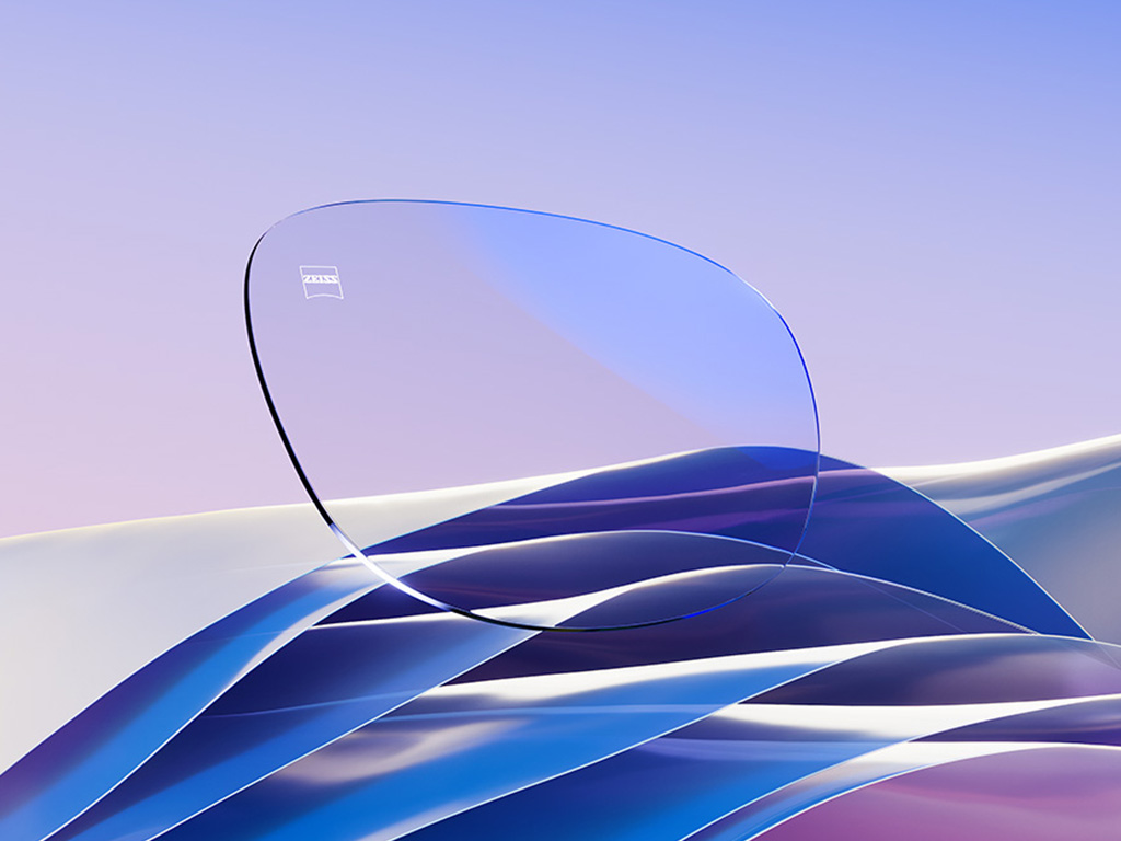 Représentation en images de synthèse d&apos;un verre blanc de lunettes avec un subtile reflet bleuté.