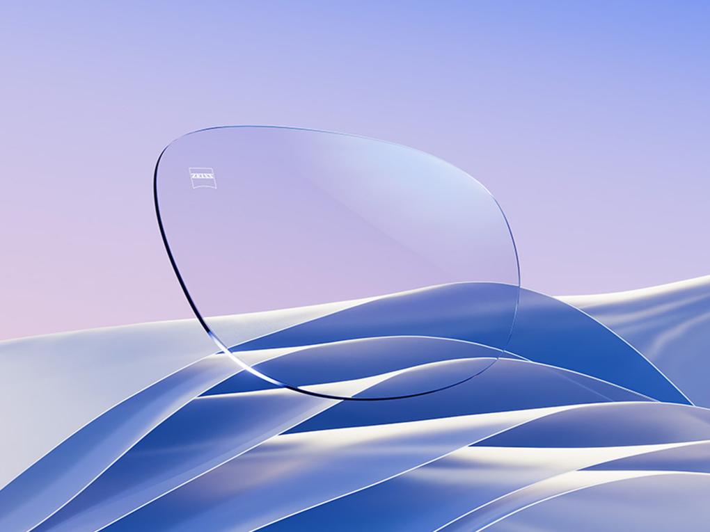 Représentation en images de synthèse d'un verre blanc de lunettes avec un subtile reflet bleu-blanc.