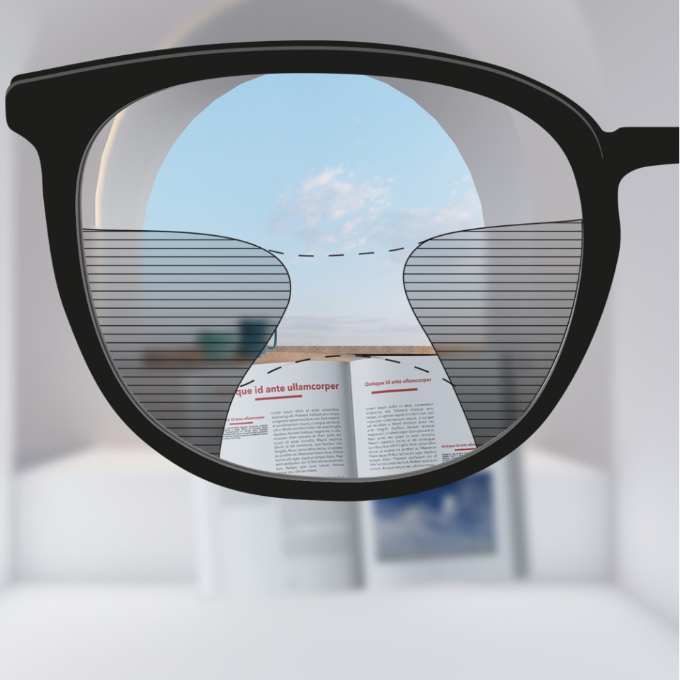 Un curseur d’image montre un verre multifocal conventionnel à gauche, avec des zones de vision relativement limitées, par rapport à un verre haut de gamme à droite qui offre une vue nette à travers une plus grande partie du verre.