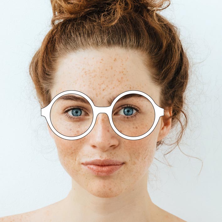 Jeune femme portant des lunettes illustrées avec des mesures des verres, qui passe d’une monture ronde à des lunettes papillon, puis à une monture rectangulaire, alors que les mesures s’ajustent.